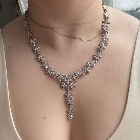 Stunning Dancing Floral Vine Leaves Necklace Silver-Tone Rhinestones - Picture 6 of 6